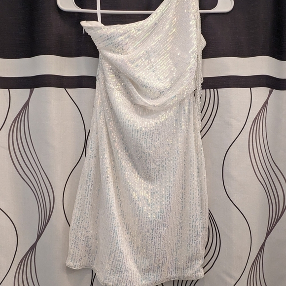 One Shoulder Bead Detail Sequin Bodycon Party Dress - Picture 8 of 12